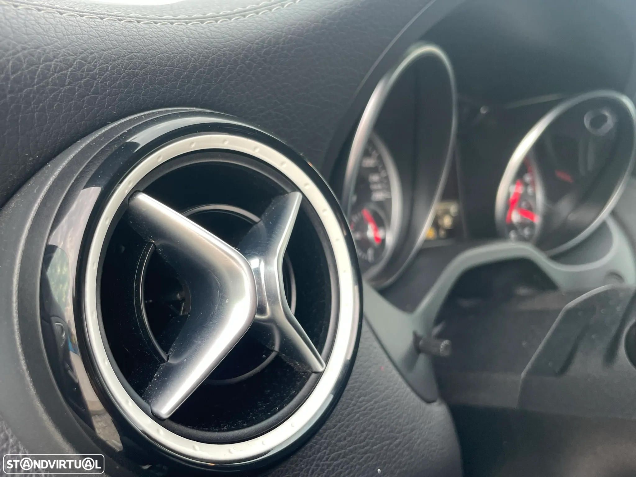 Mercedes-Benz CLA 200 Shooting Brake d 7G-DCT AMG Line - 20