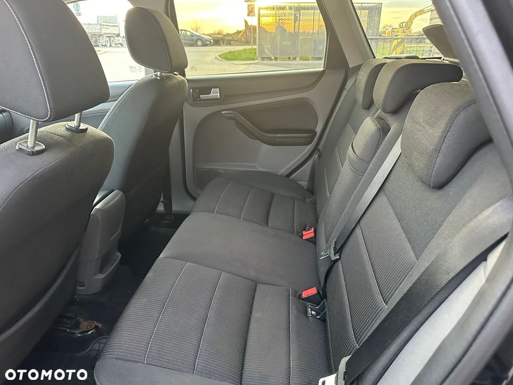 Ford Focus 1.6 Ghia - 9