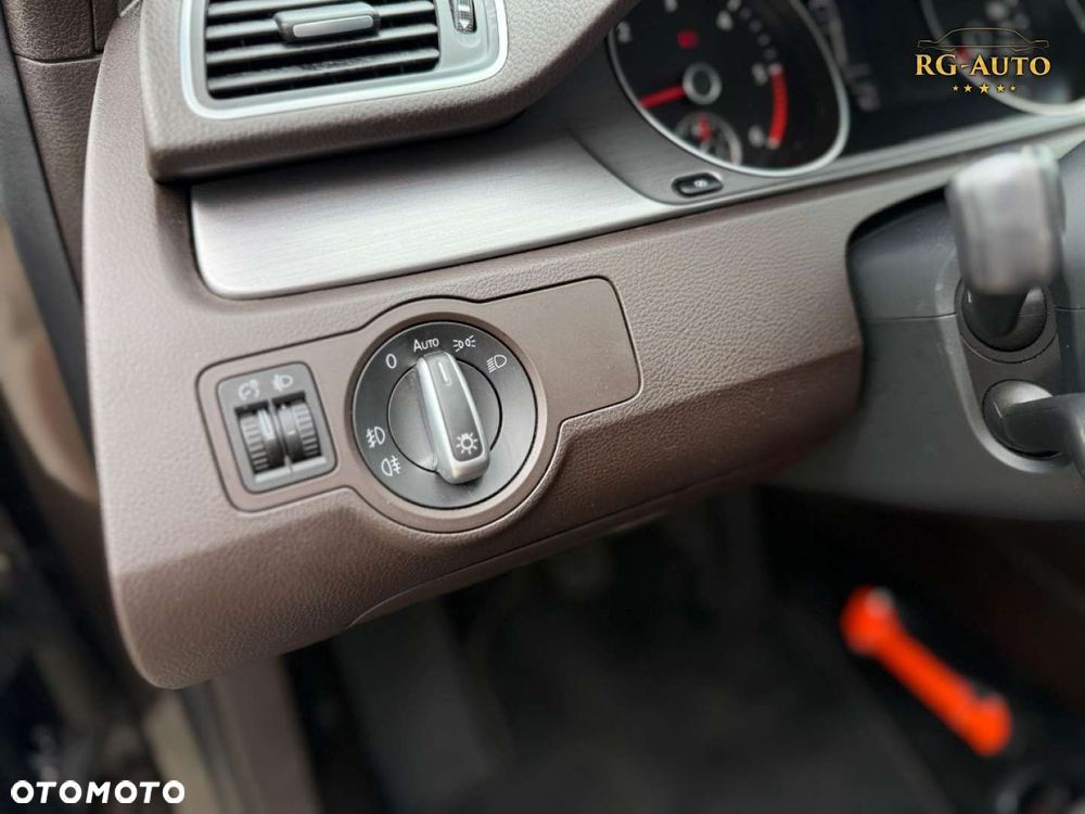 Volkswagen Passat - 36