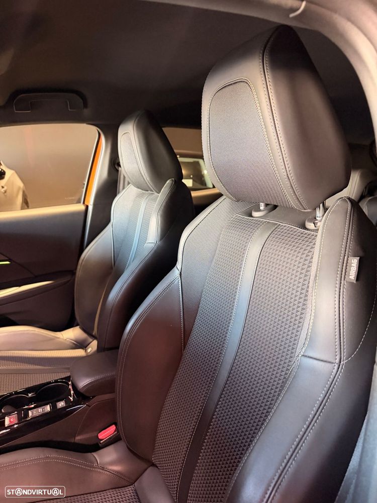 Peugeot 2008 1.2 PureTech GT Line - 38