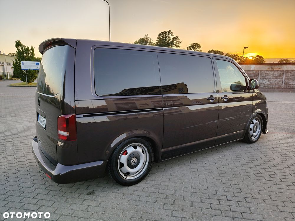 Volkswagen Multivan - 32