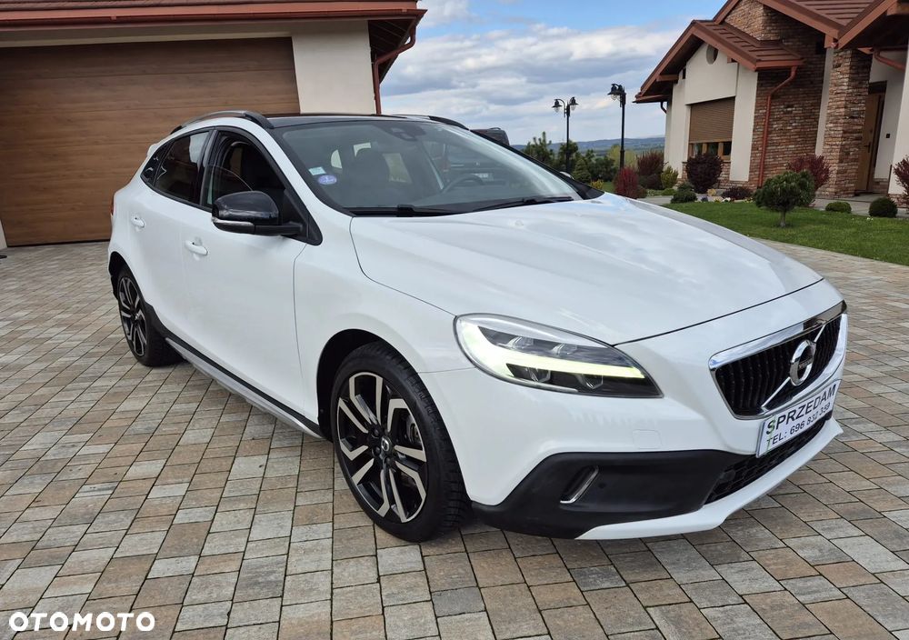 Volvo V40 Cross Country T3 Geartronic Momentum - 1