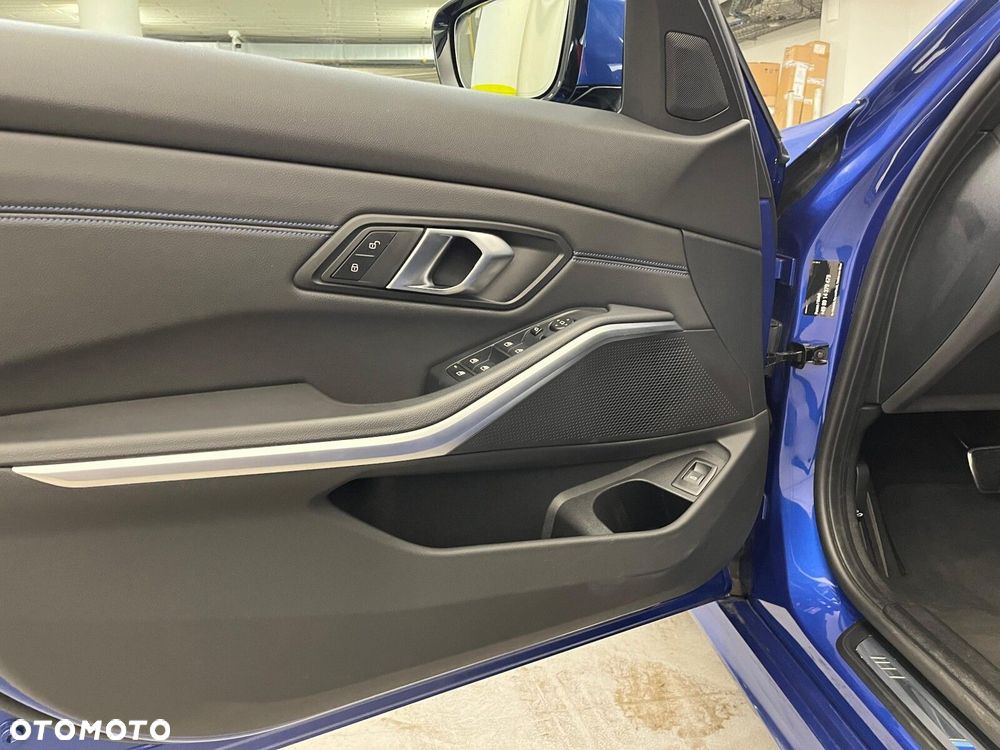 BMW Seria 3 320d xDrive mHEV M Sport - 17
