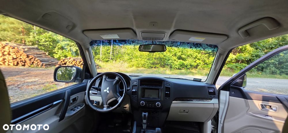 Mitsubishi Pajero - 11