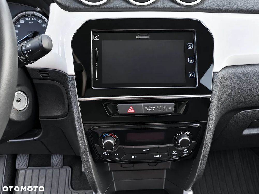 Suzuki Vitara 1.6 Premium 2WD - 24