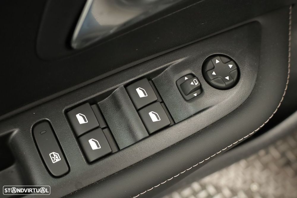 Peugeot 208 1.2 Hybrid Allure e-DCS6 - 20