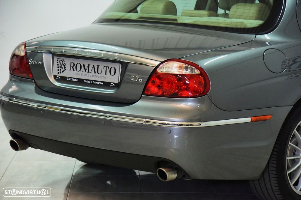 Jaguar S-Type 2.7 D V6 Executive Auto. - 8