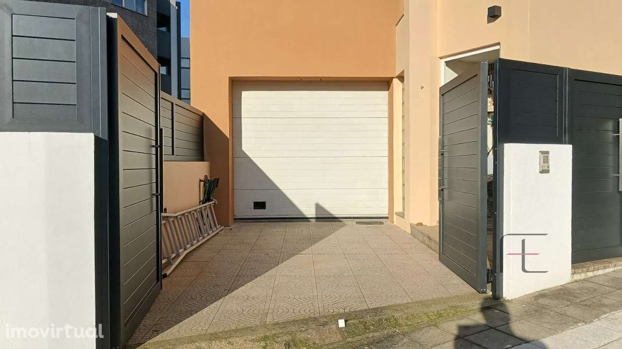 Moradia T3 em Alfena Valongo com Suite, Garagem Box e Salão de Festas - Grande imagem: 3/33