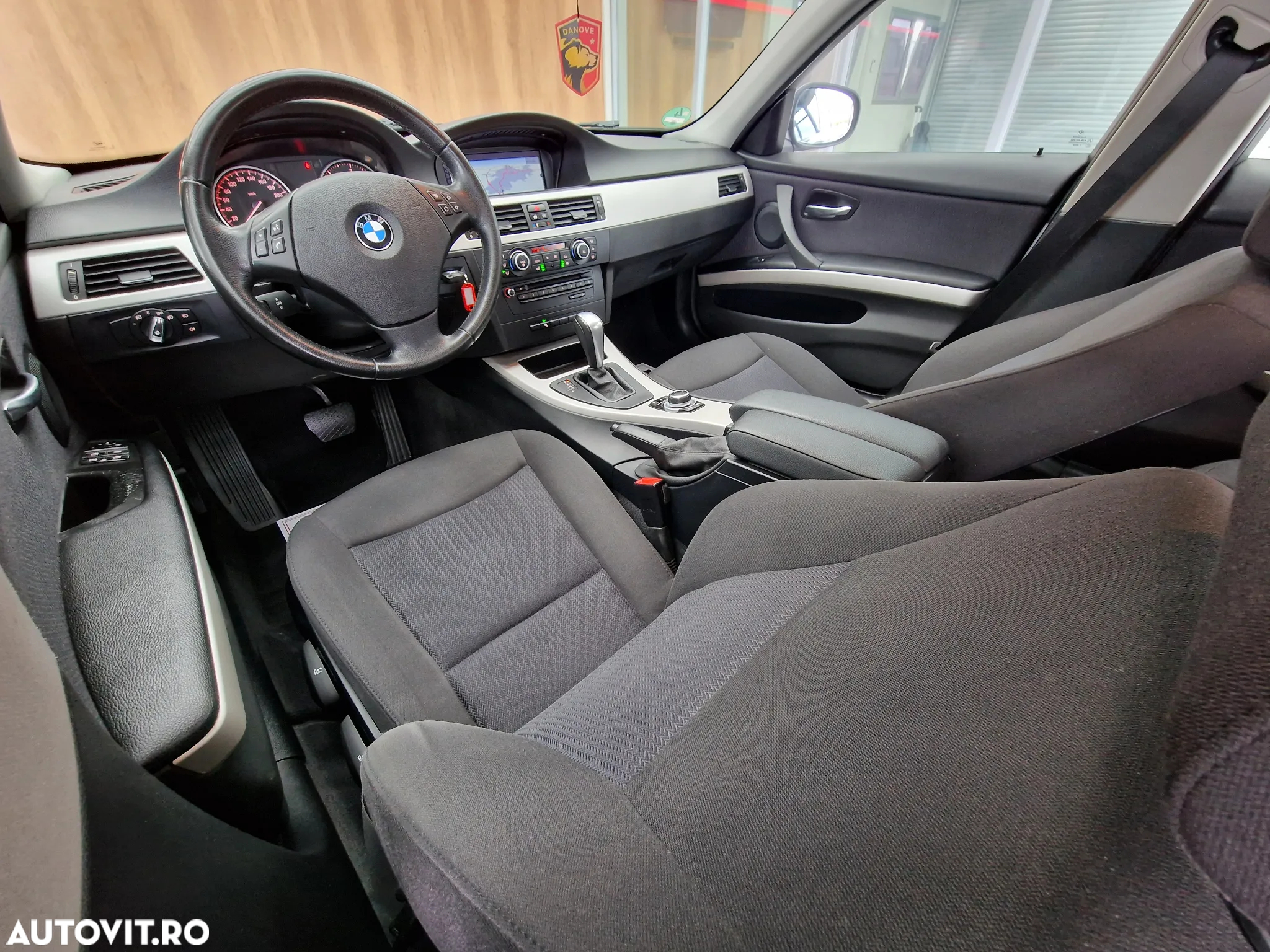 BMW Seria 3 320d DPF Touring Aut. - 15