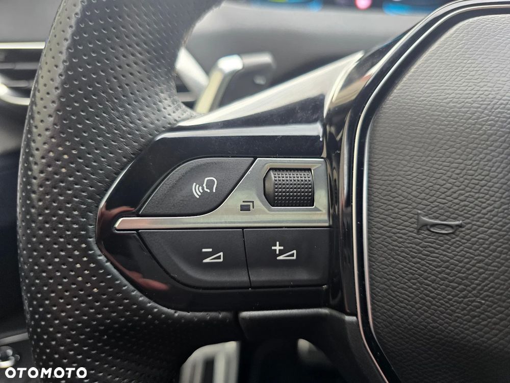 Peugeot 3008 1.6 PureTech HYbrid GT Line S&S EAT8 - 38