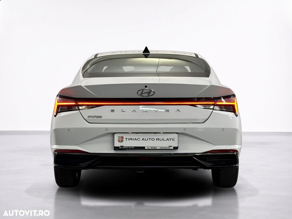 Hyundai Elantra - 5