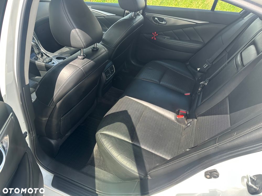 Infiniti Q50 2.0t Sport Sound Studio by Bose - 11