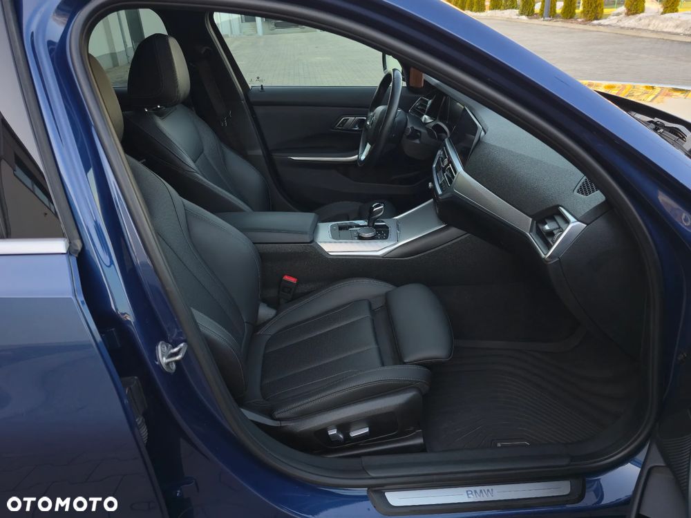 BMW Seria 3 330i xDrive Sport Line - 12