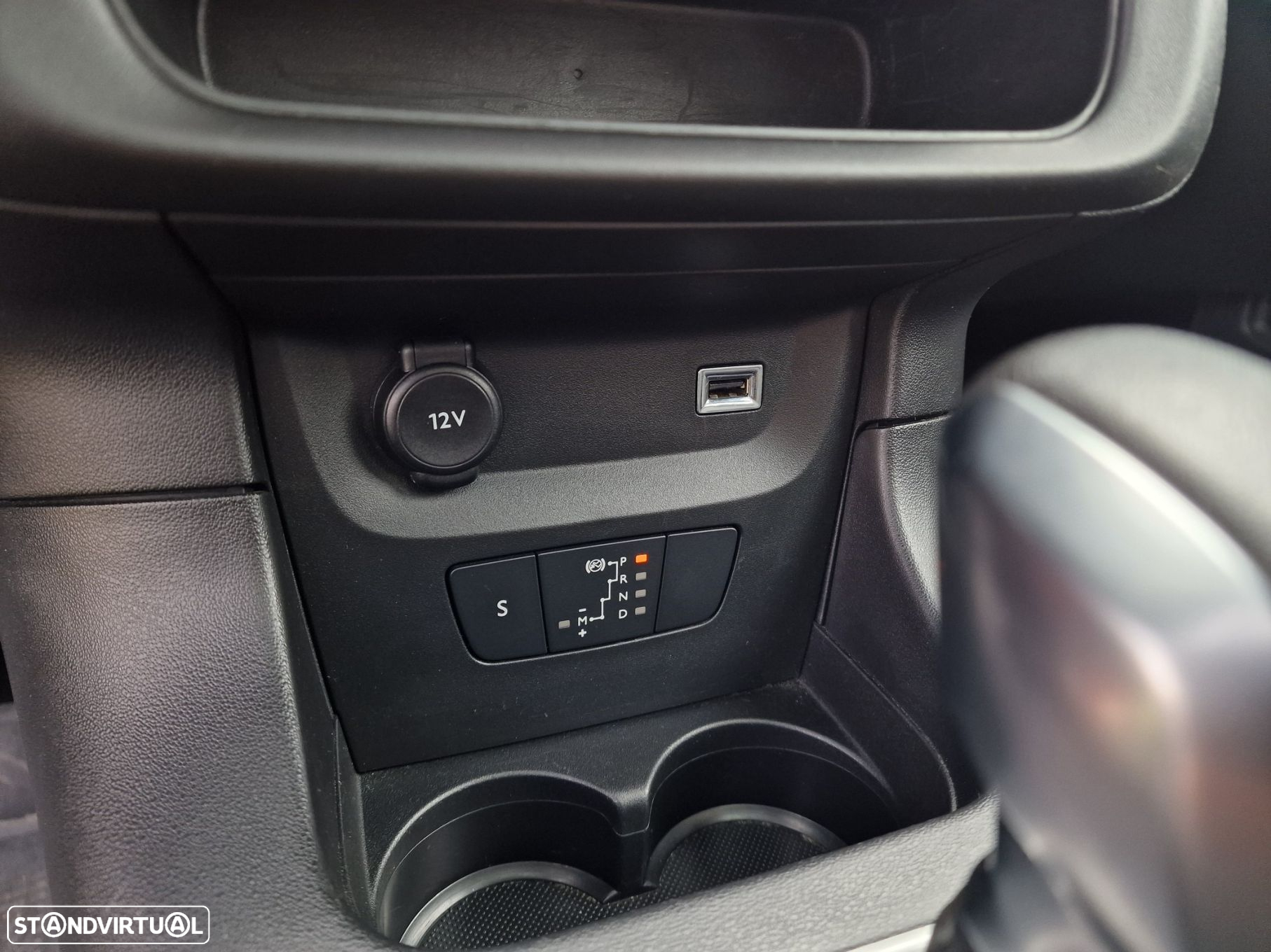 Citroën C3 1.2 PureTech Shine EAT6 - 24