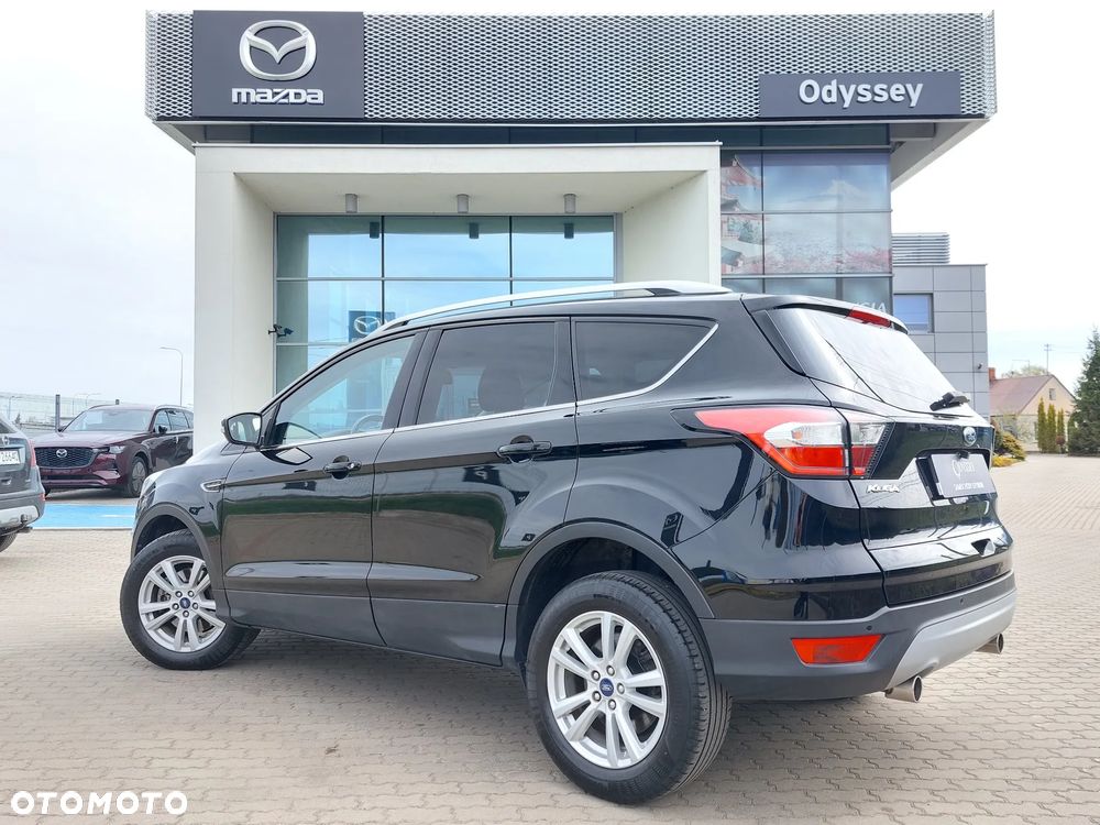 Ford Kuga 2.0 TDCi 2x4 Titanium - 4