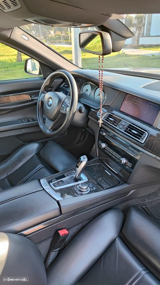 BMW 740 d Pack M - 12