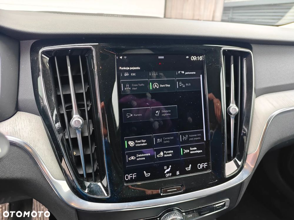 Volvo V60 Cross Country - 11