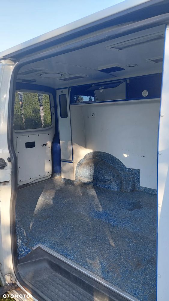 Volkswagen Transporter - 11