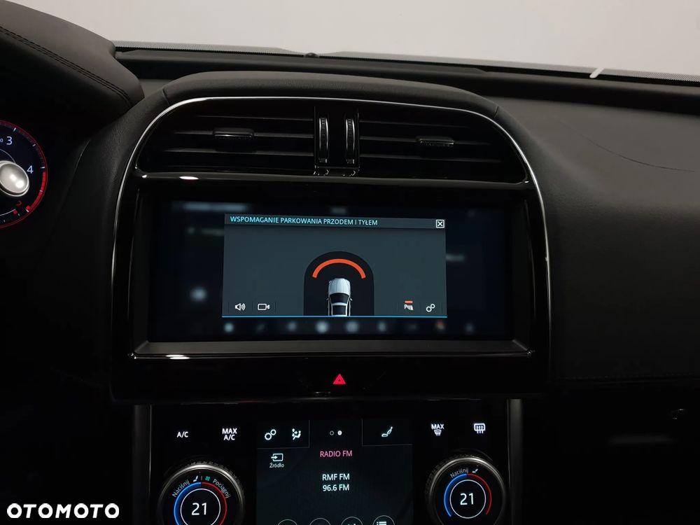 Jaguar XE 2.0 D180 SE - 26