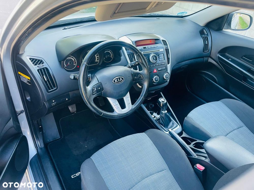Kia Ceed - 9