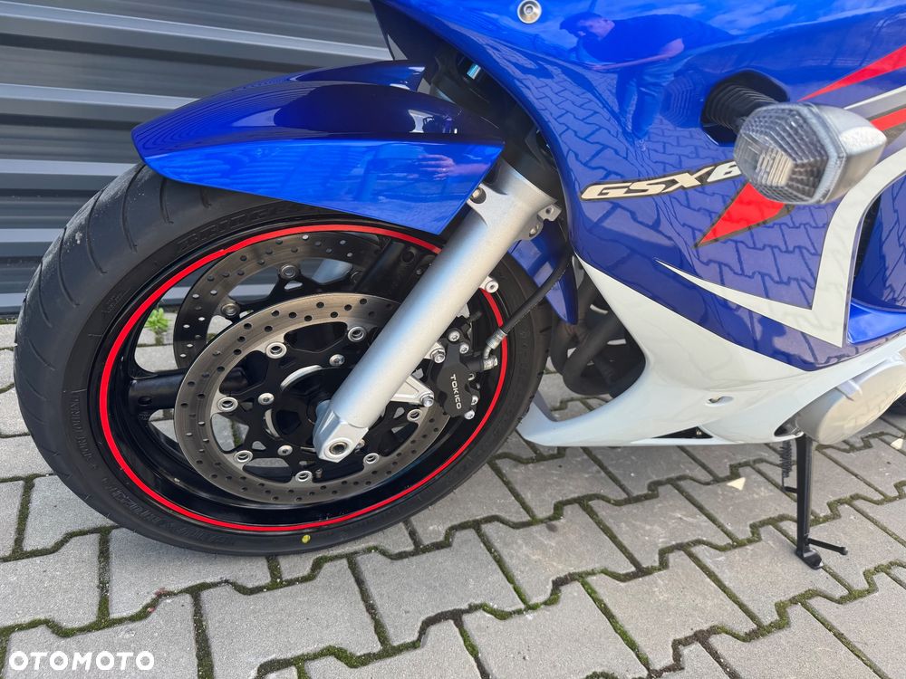 Suzuki GSX - 19