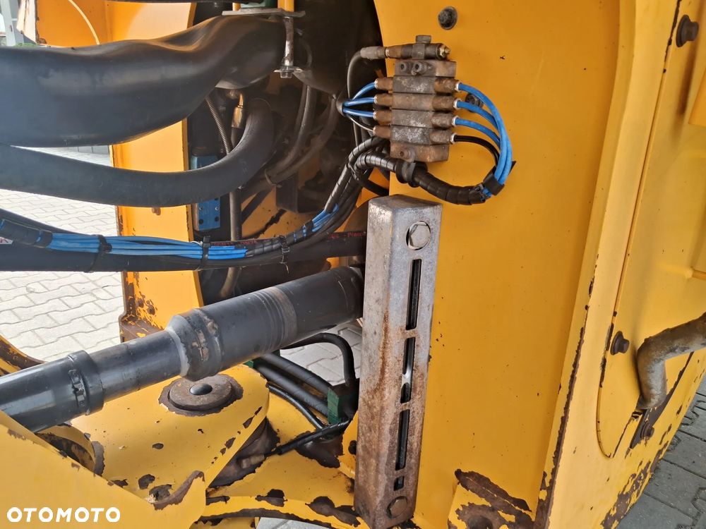 Volvo L 90 F - 16