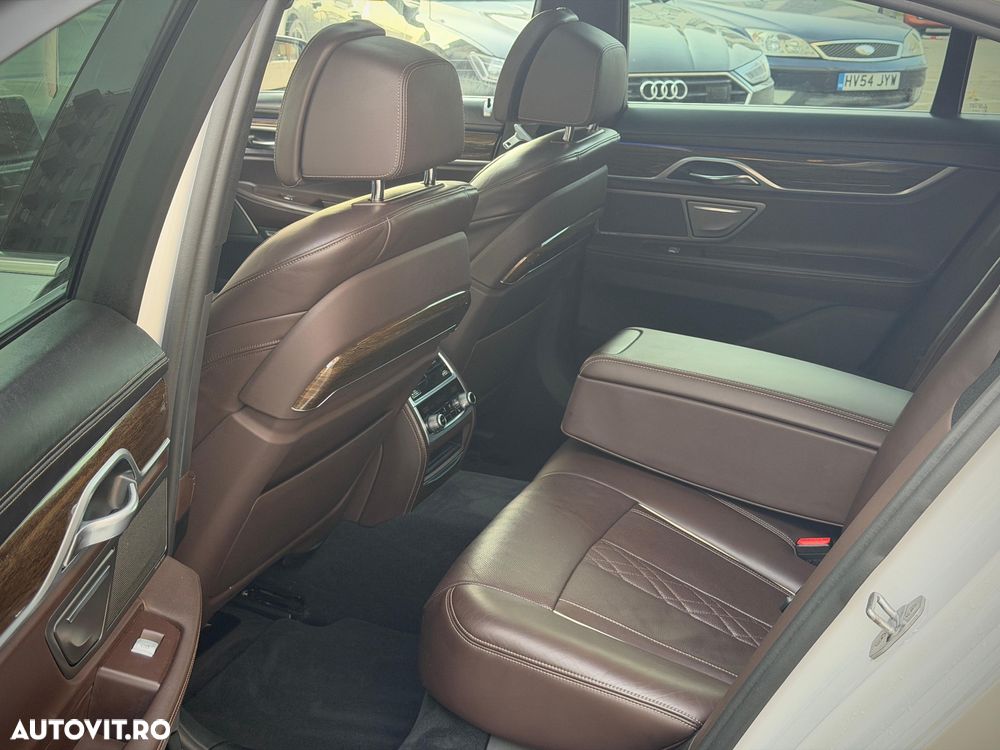 BMW Seria 7 730d xDrive - 39