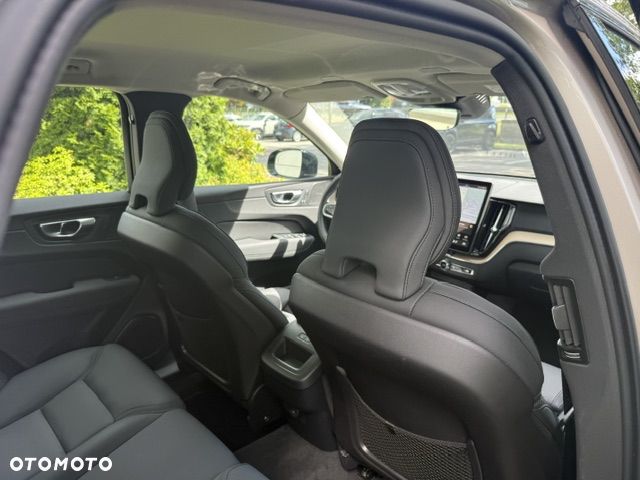 Volvo XC 60 B5 B AWD Plus Dark - 30