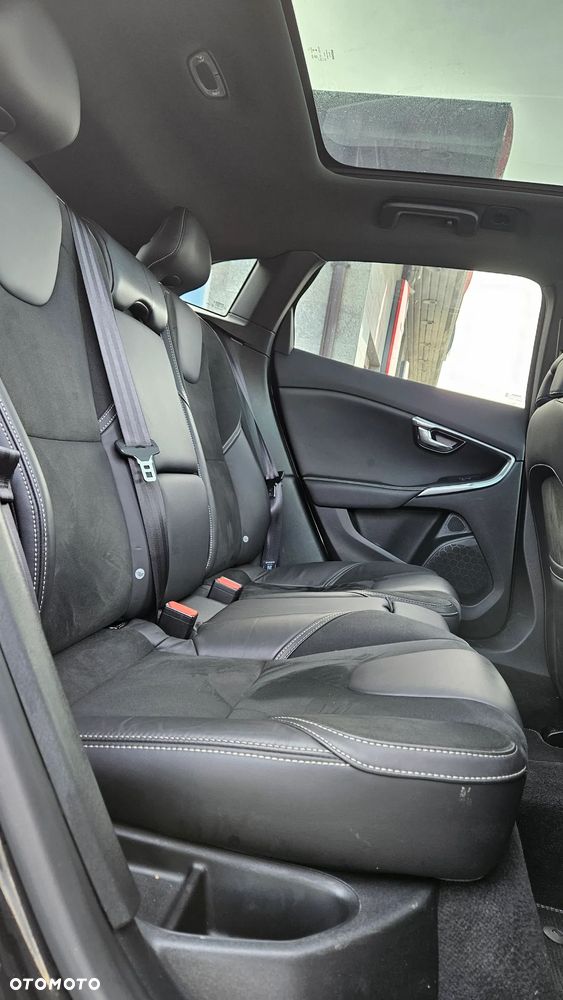 Volvo V40 T3 Drive-E R-Design Momentum - 34