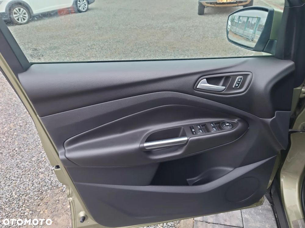 Ford Kuga 2.0 TDCi 2x4 Titanium - 8