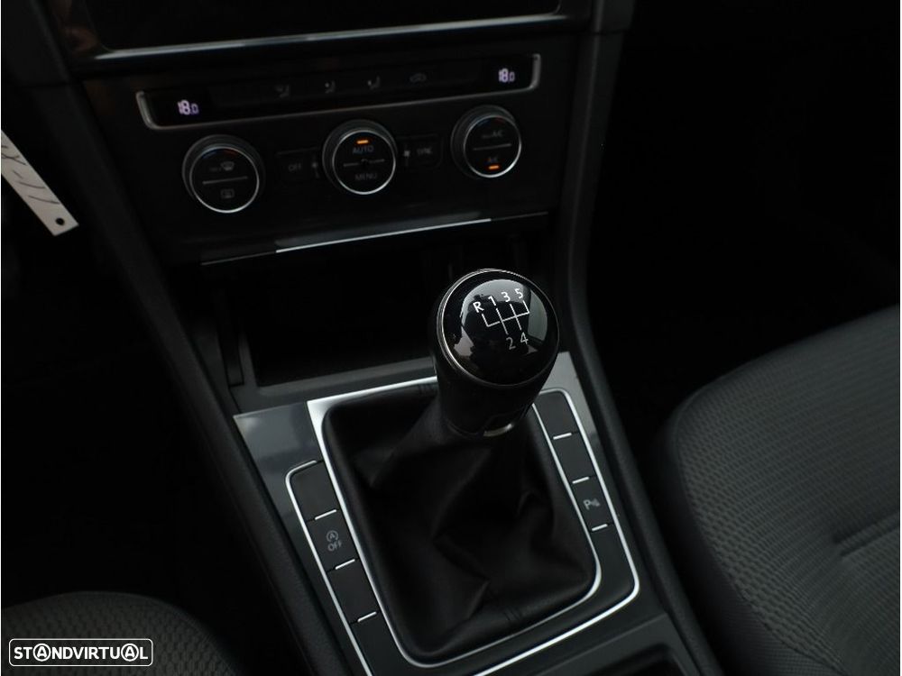 VW Golf Variant 1.6 TDi Confortline - 19