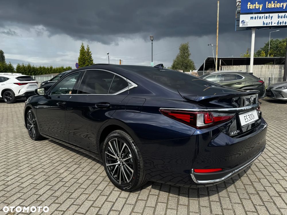 Lexus ES 300h Business Edition - 4