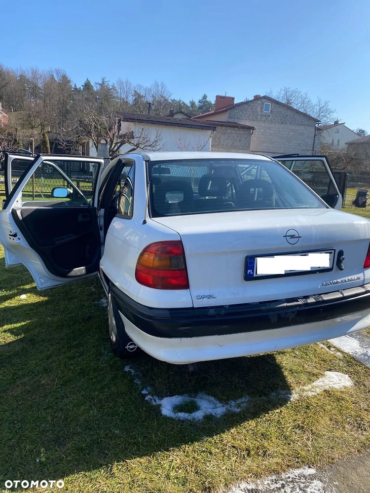 Opel Astra 1.6 16v Family - 4