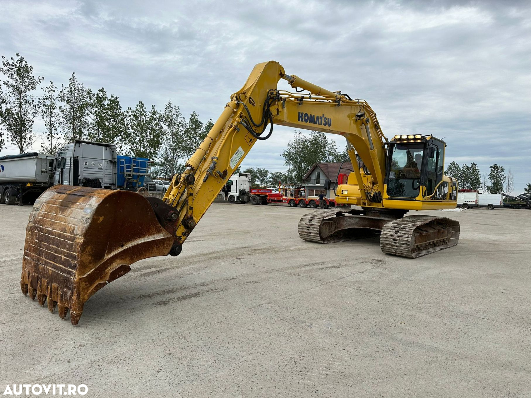 Komatsu HB215C Hybrid Excavator - 5