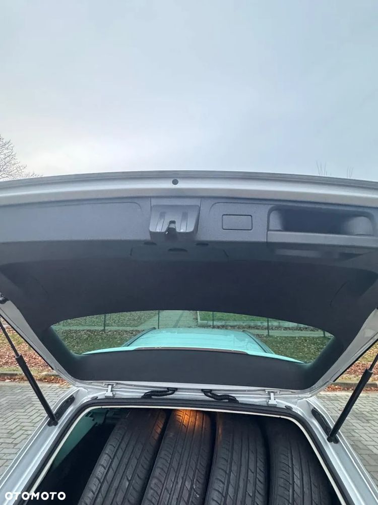 Volkswagen Passat Variant 2.0 TDI SCR DSG Highline - 17