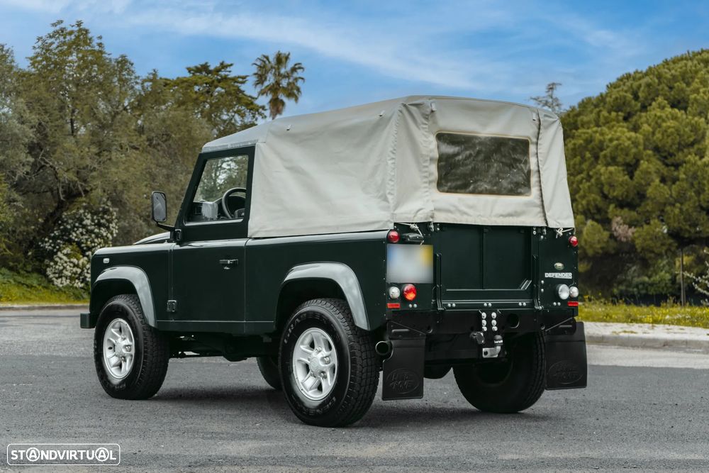 Land Rover Defender - 4