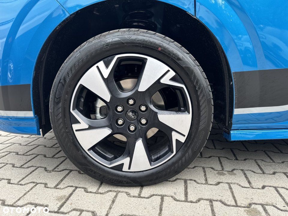 Ford Tourneo Custom - 19