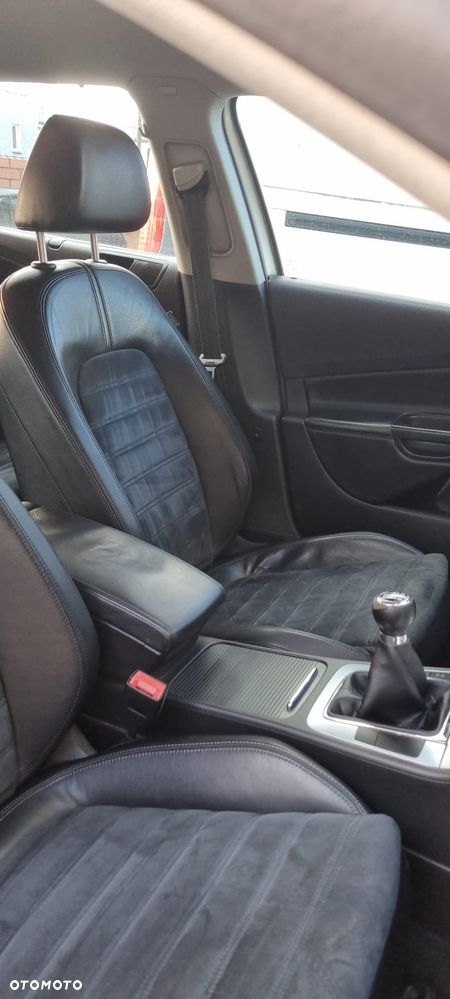 Volkswagen Passat 2.0 TDI DPF Highline - 9
