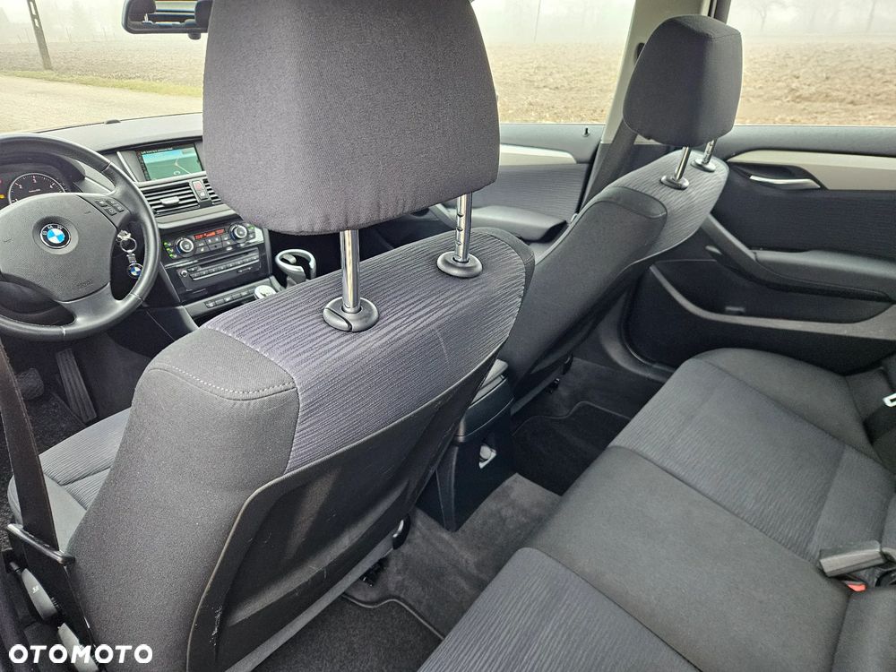 BMW X1 sDrive18d xLine - 25