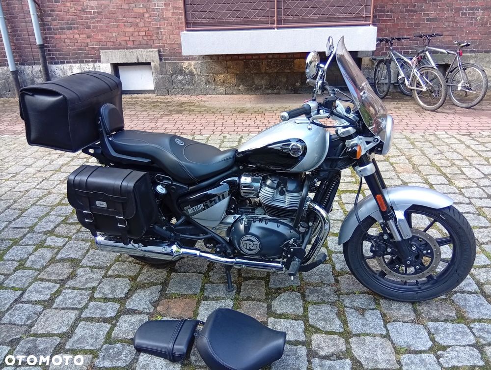Royal Enfield Super Meteor - 1