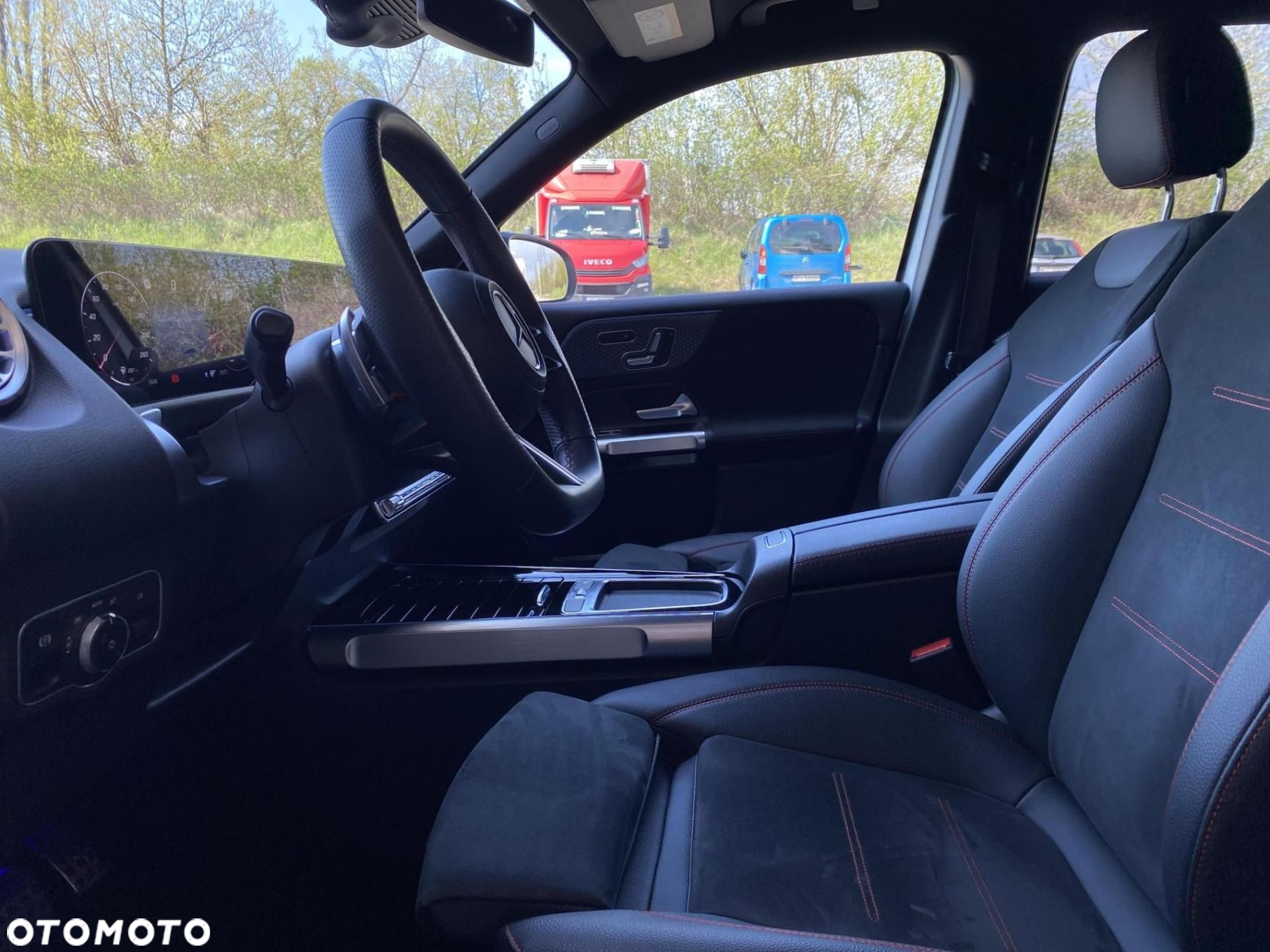 Mercedes-Benz GLB - 10