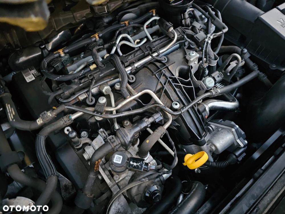 Volkswagen Touran 2.0 TDI DPF Highline - 40