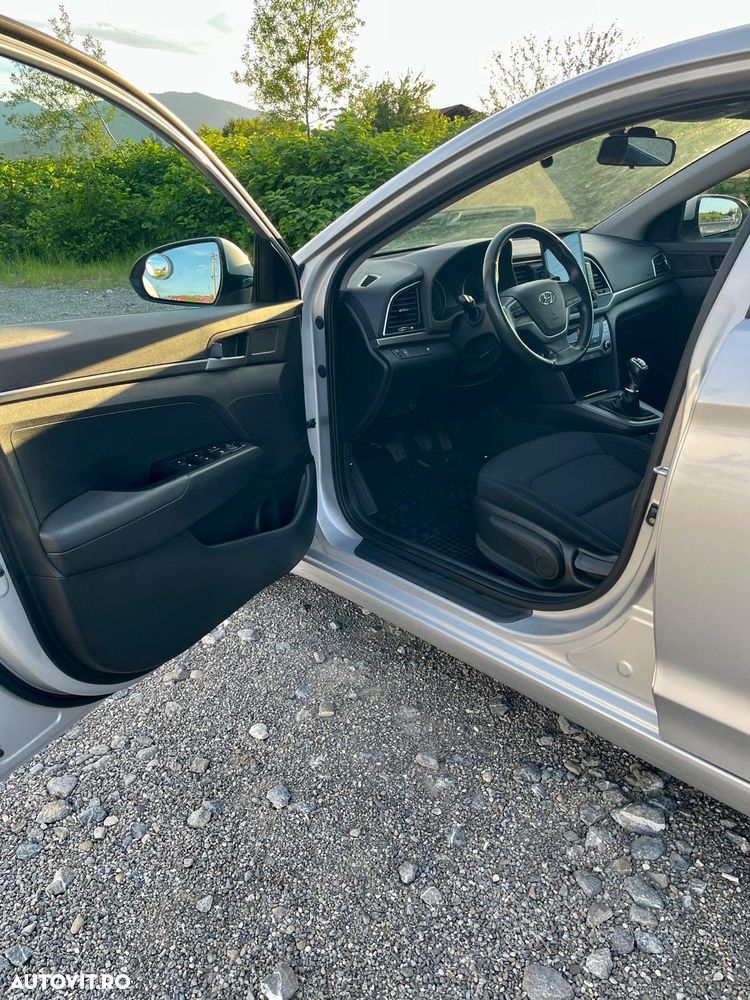 Hyundai Elantra 1.6 MPi Classic - 19