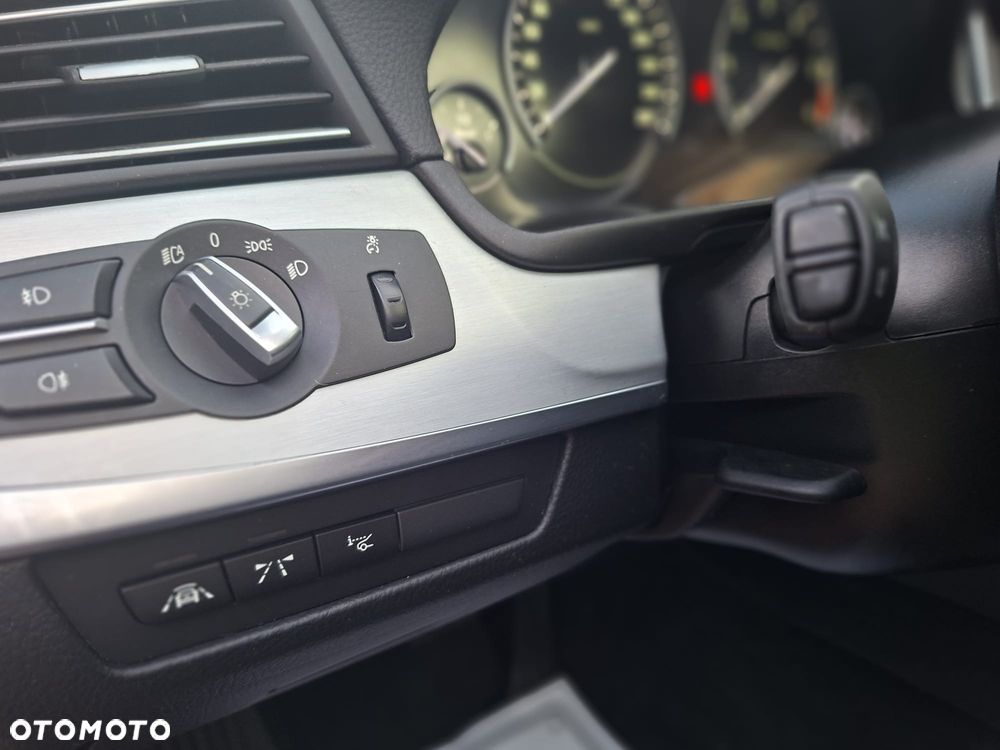 BMW Seria 5 520d Luxury Line - 14