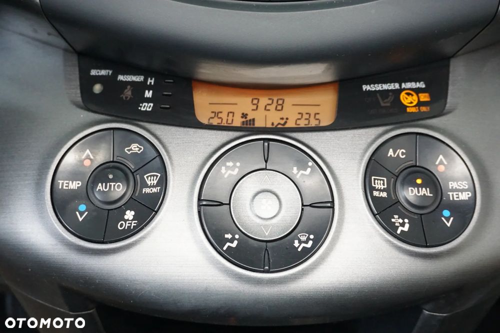 Toyota RAV4 2.2 D-4D 4x4 - 36