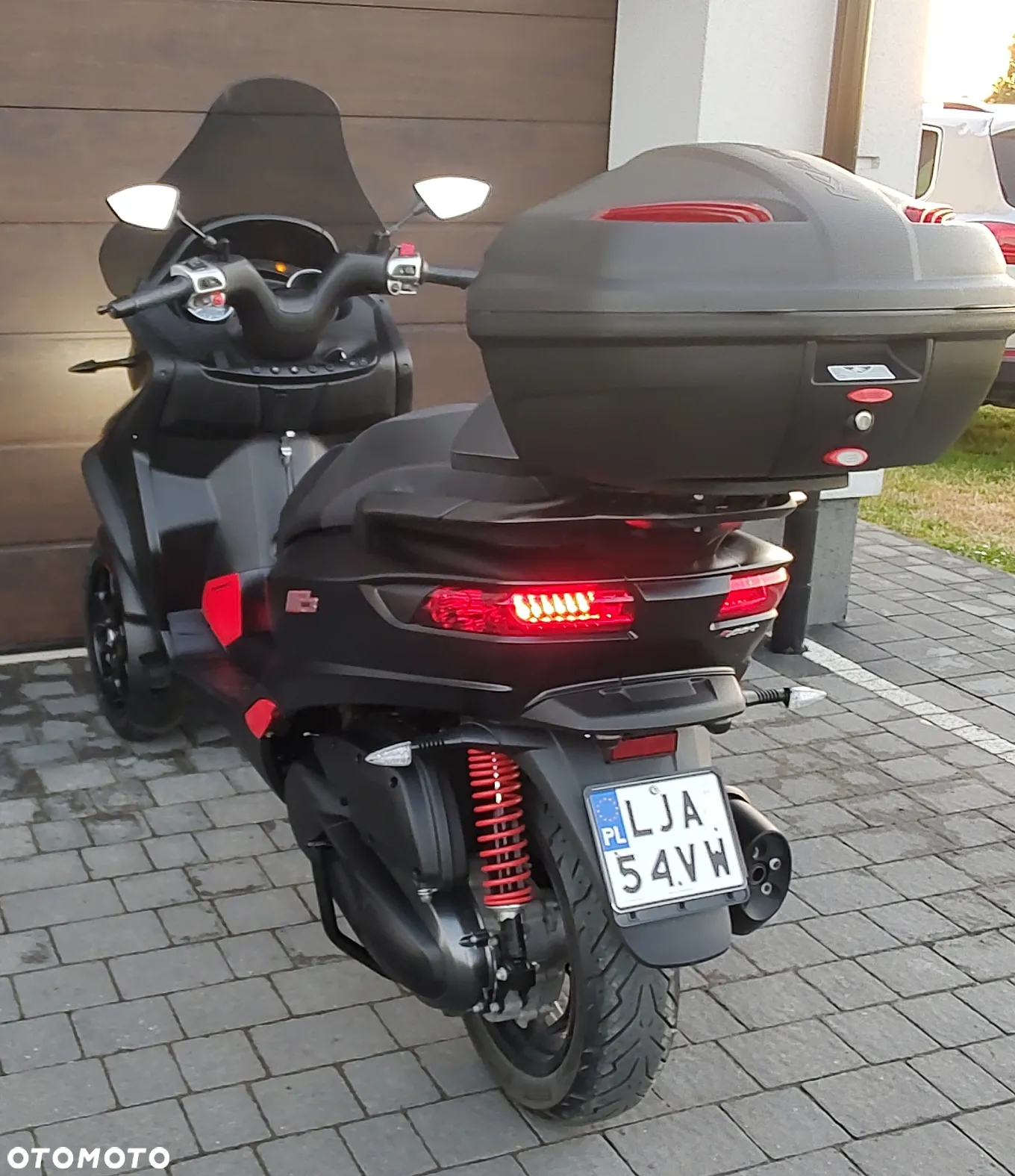 Piaggio MP-3 - 7