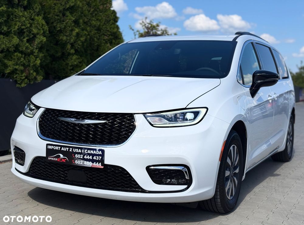 Chrysler Pacifica - 1