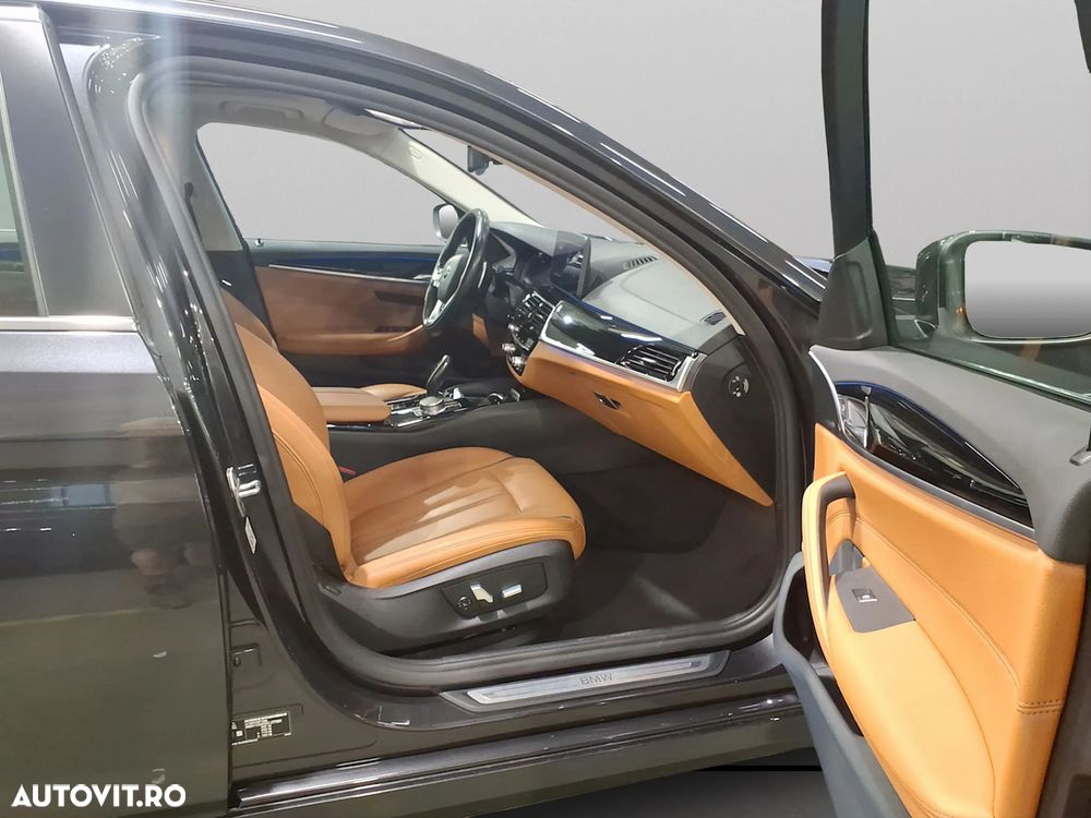 BMW Seria 5 530e xDrive Aut. Luxury Line - 7
