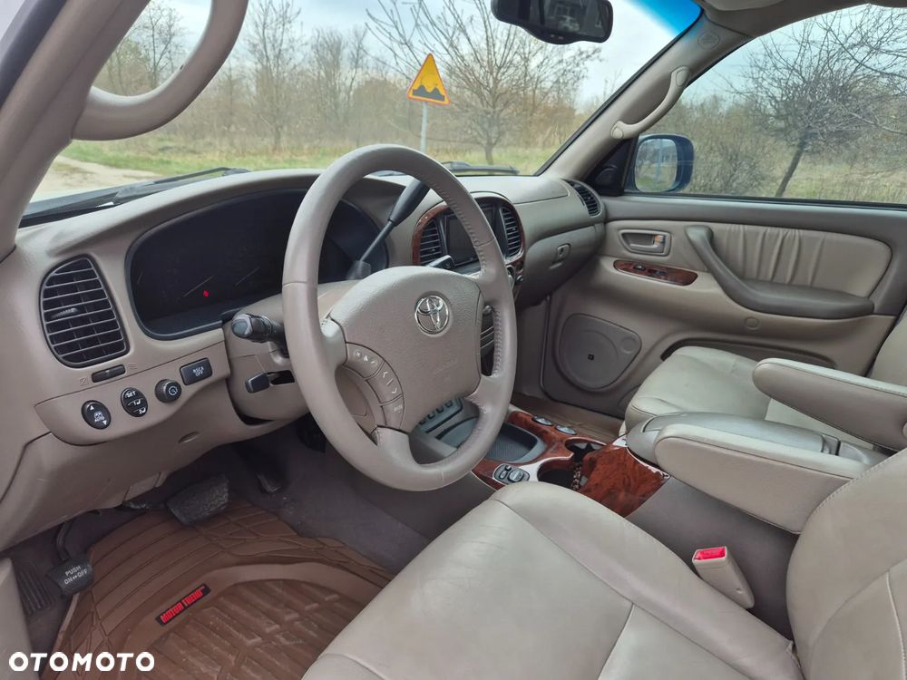 Toyota Sequoia - 24