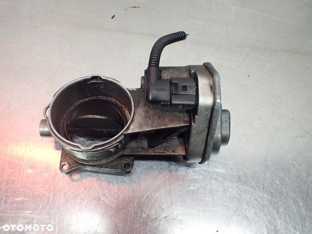 PRZEPUSTNICA VOLKSWAGEN TOUAREG I 07Z128069A - 2